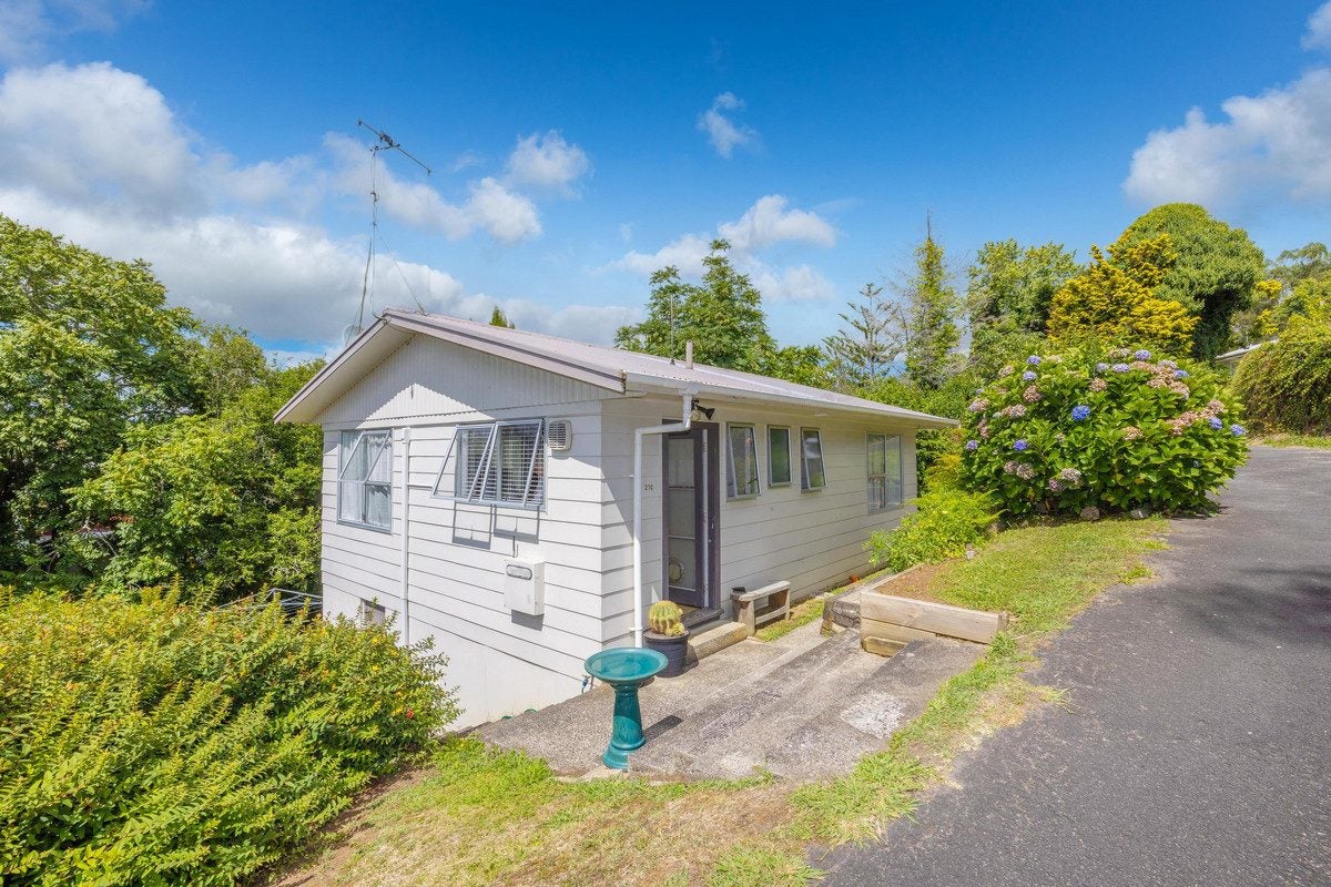 21C Resthill Crescent, Glenview, Hamilton - Carousel 1