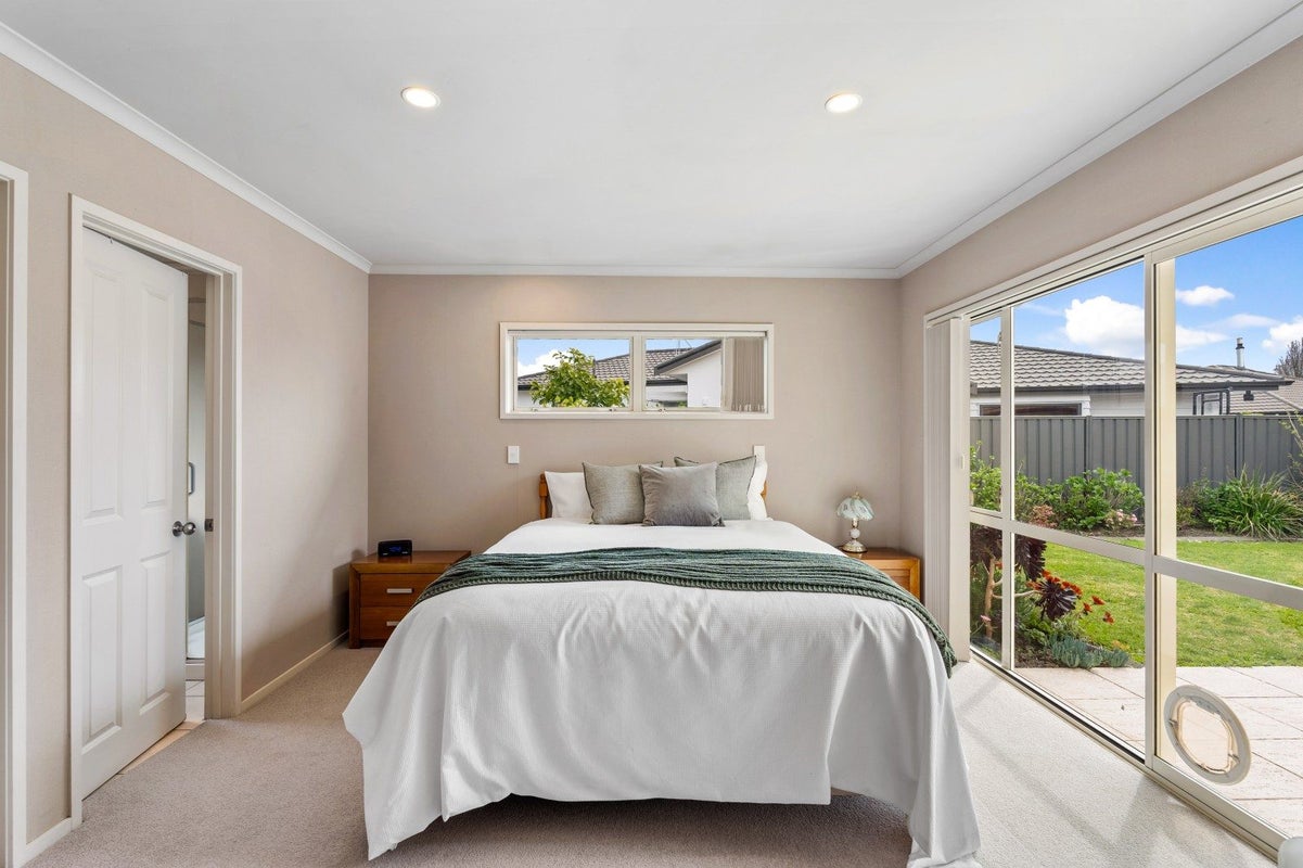 8 Cape Place, Poraiti, Napier - Carousel 2