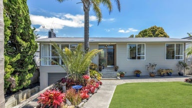 35 Waterloo Street, Howick, Auckland - Carousel 1
