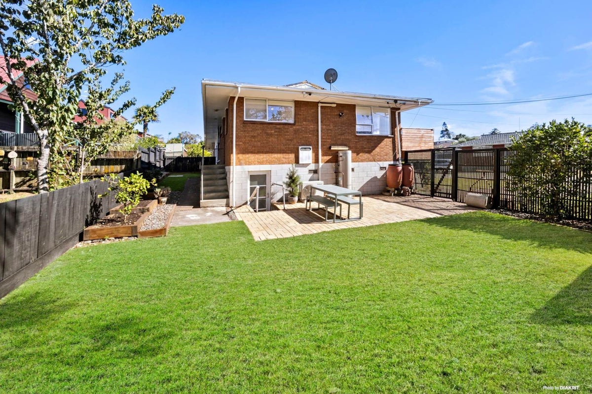 1/57 Fruitvale Road, New Lynn, Auckland - Carousel 2