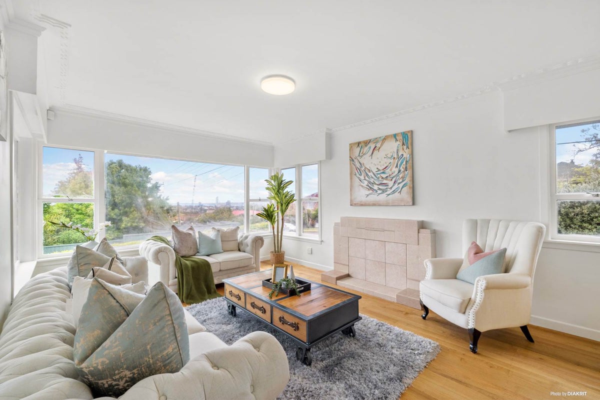 77 Ocean View Road, Hillcrest, Auckland - Carousel 2