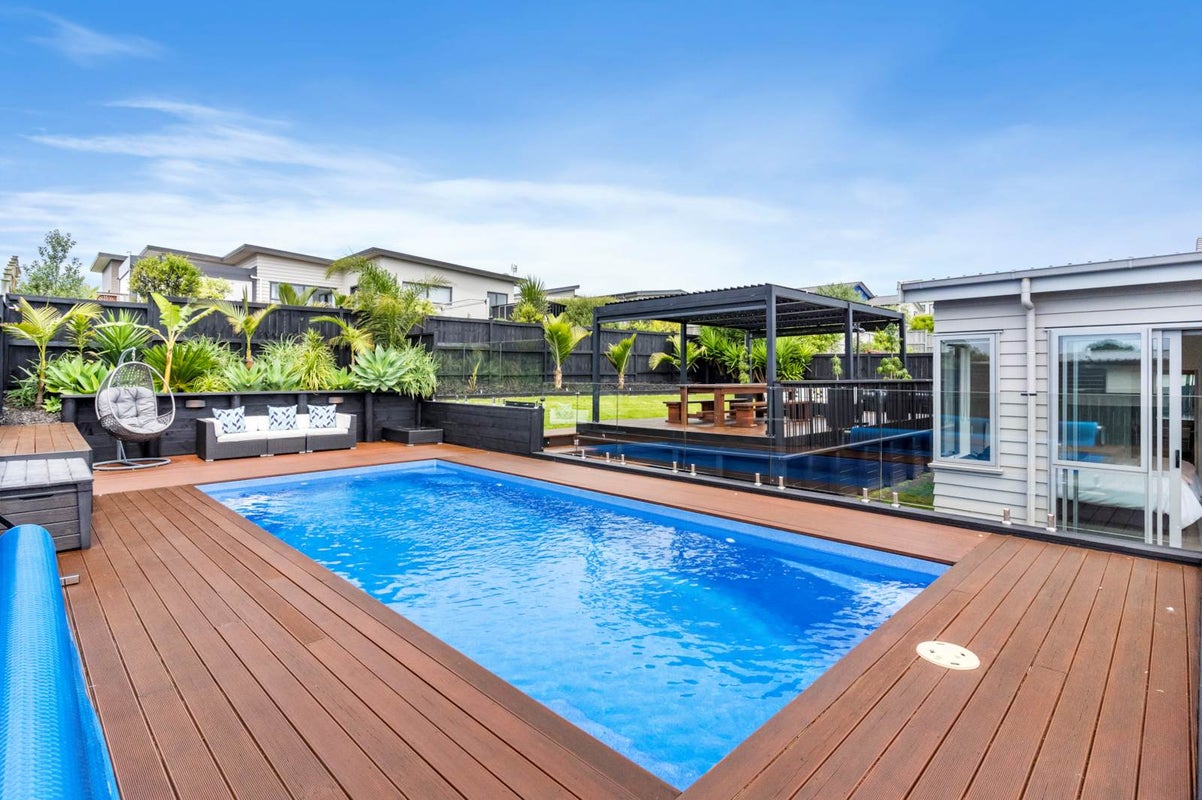 16 Lydiard Place, Beachlands, Auckland - Carousel 1