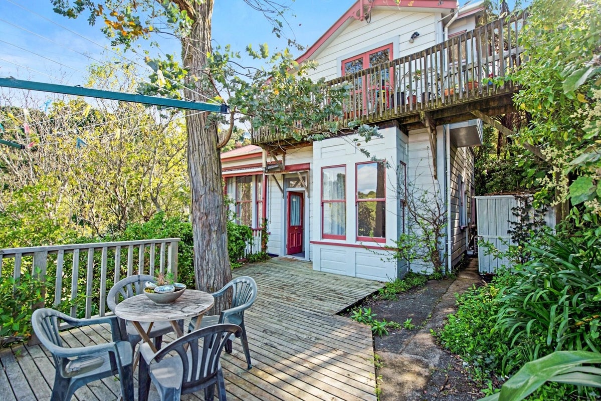 15 Mortimer Terrace, Aro Valley, Wellington - Carousel 1