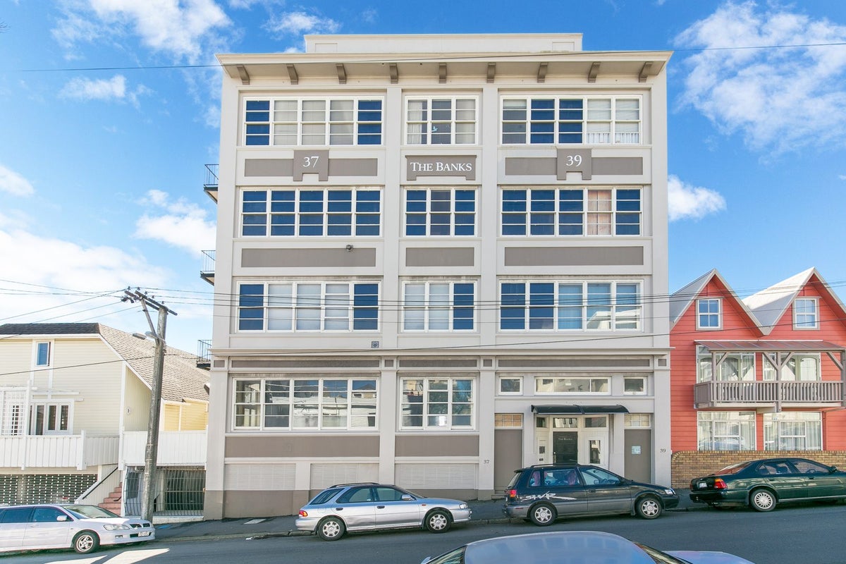 10/37 Majoribanks Street, Mount Victoria, Wellington - Carousel 2