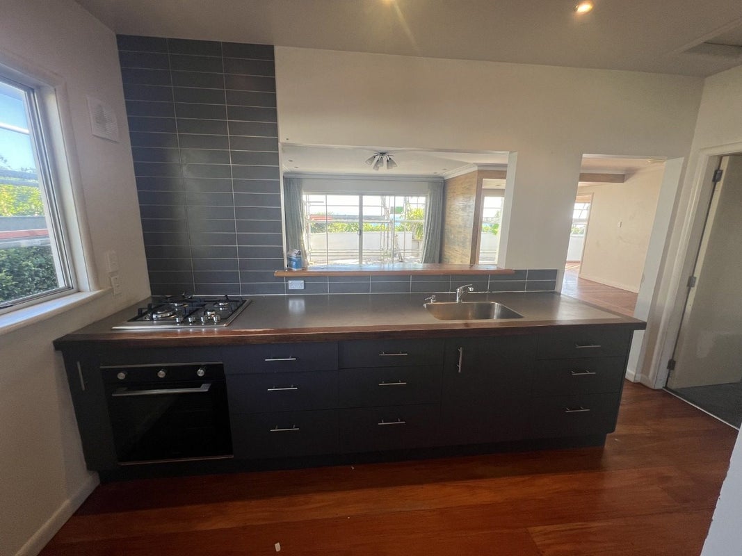 79 Pacific Parade, Army Bay, Whangaparaoa - Carousel 1