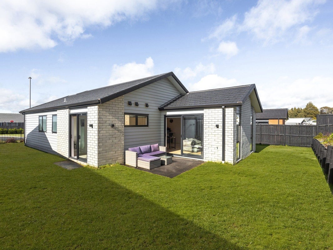 11 Temepara Drive, Temple View, Hamilton - Carousel 2