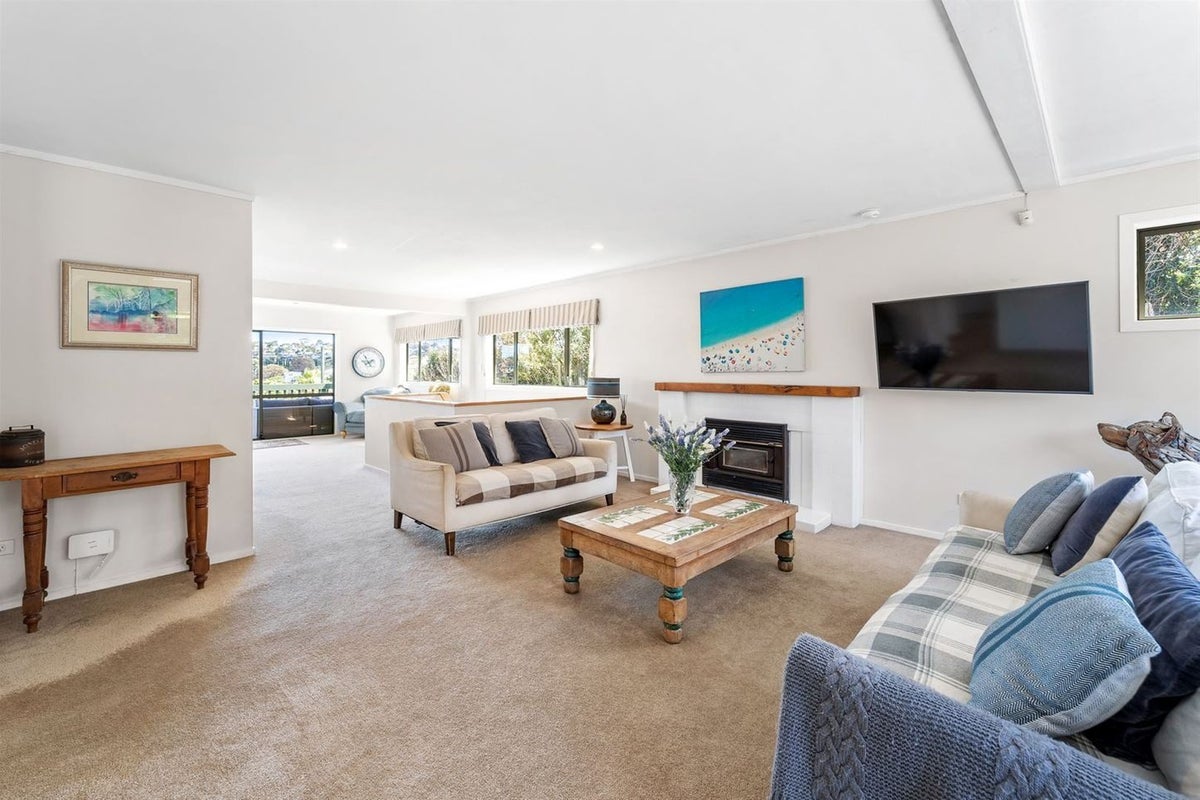 528 Beach Road, Murrays Bay, Auckland - Carousel 2