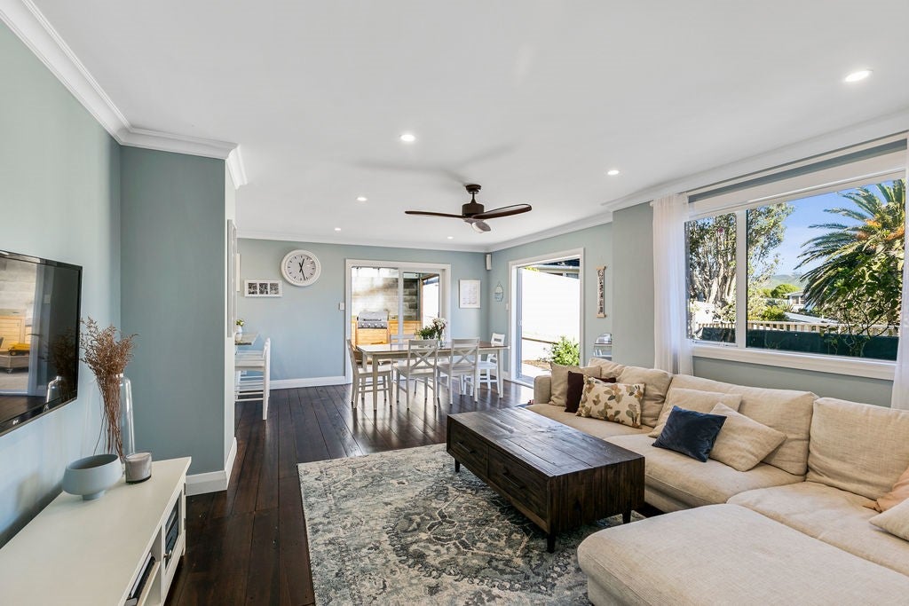 204 Helston Road, Paparangi, Wellington - Carousel 1