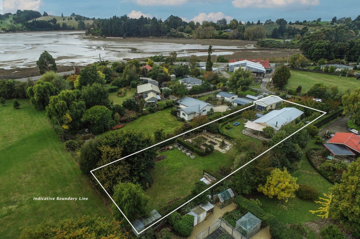14 Dicker Road, Tasman - Carousel 1