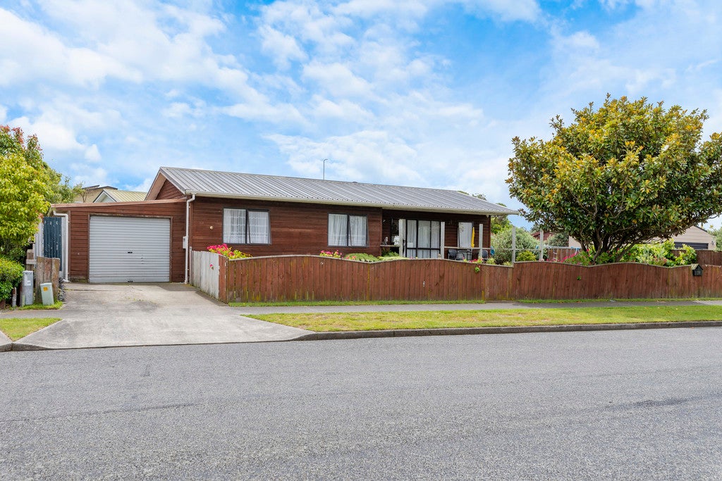 105 Queens Road, Waikanae Beach, Waikanae - Carousel 2