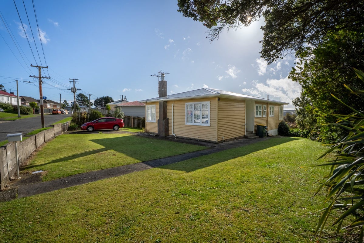 51 Leicester Street, Cannons Creek, Porirua - Carousel 13