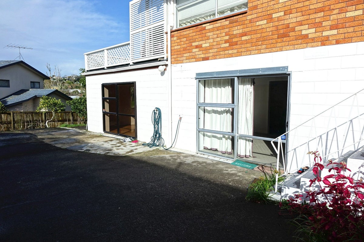 43 Compton Street, Hillcrest, Auckland - Carousel 1