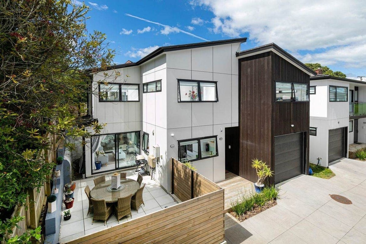 26E Endeavour Street, Blockhouse Bay, Auckland - Carousel 1