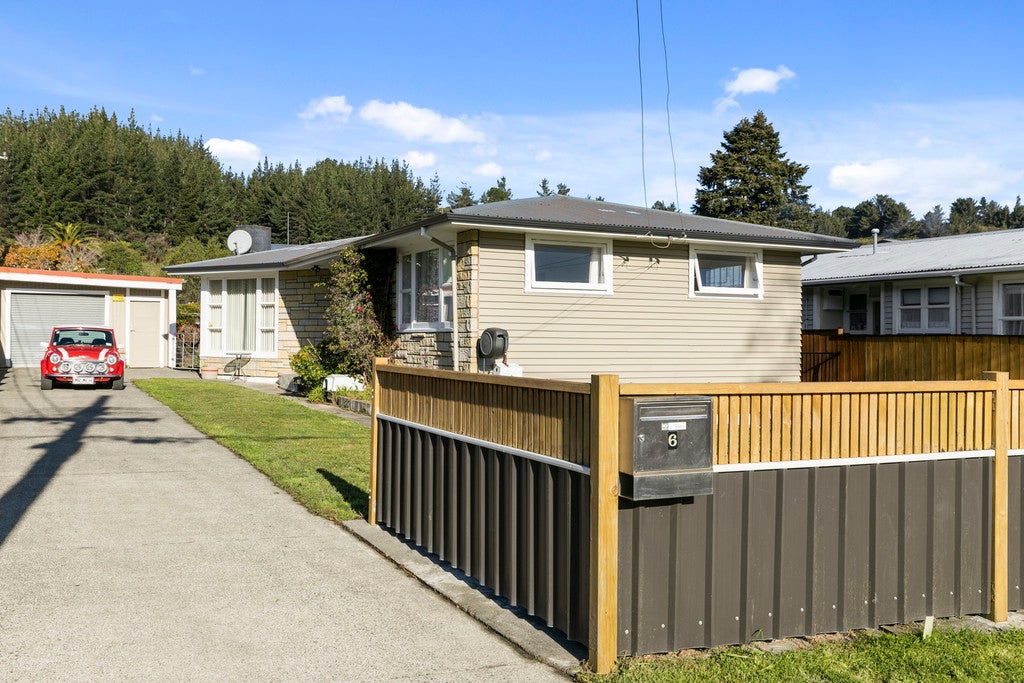 6 Norana Road, Maoribank, Upper Hutt - Carousel 1