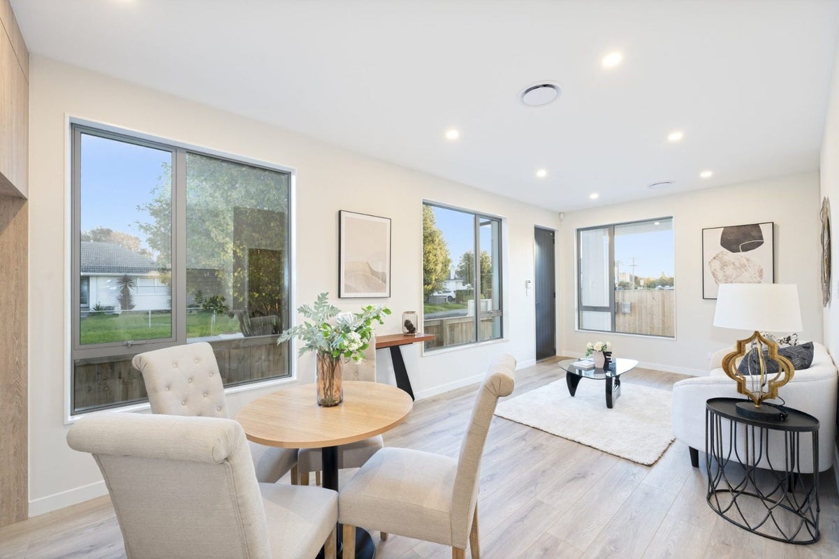 2/5 Hereford Street, Te Atatu Peninsula, Auckland - Carousel 2