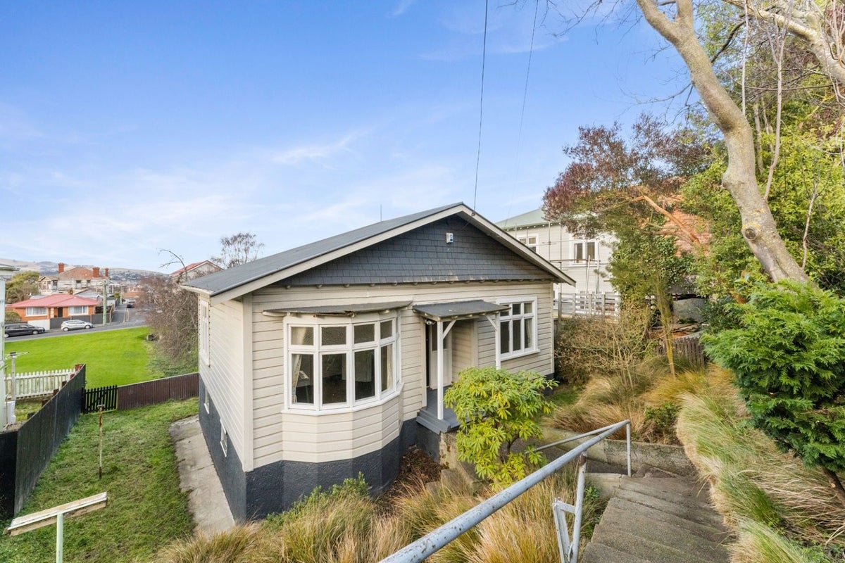 11 Peter Street, Caversham, Dunedin - Carousel 1