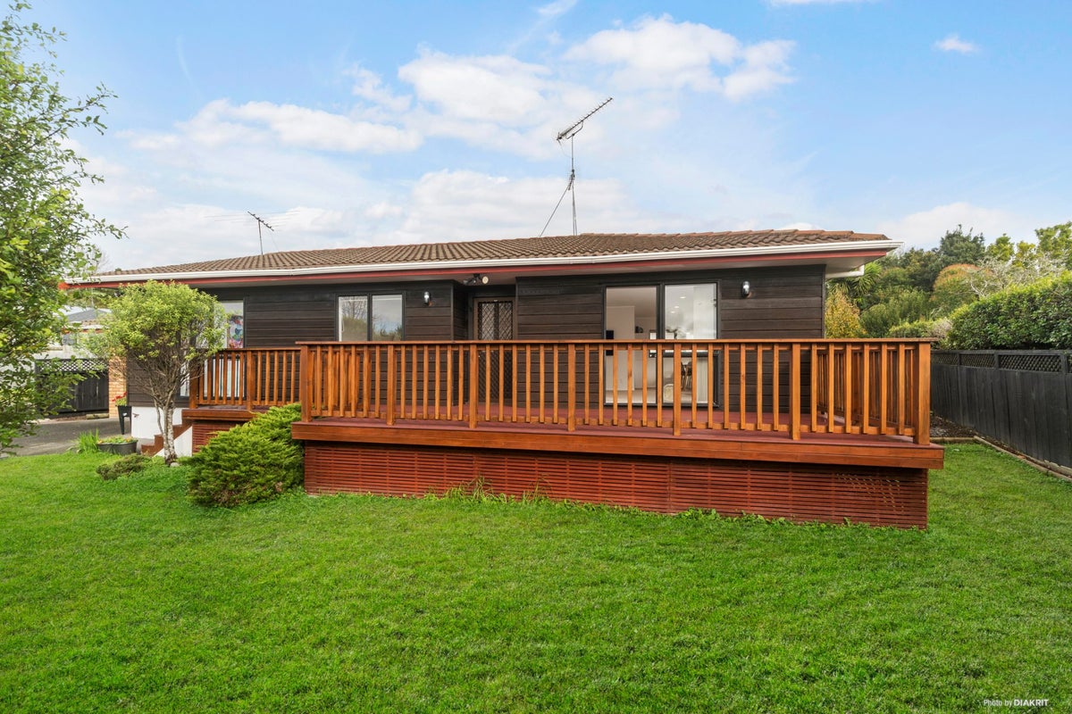 2/24 Hatherlow Street, Glenfield, Auckland - Carousel 18