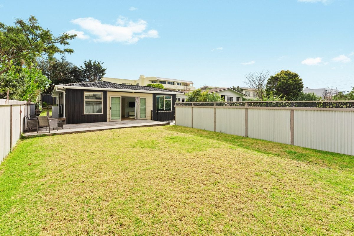 50 Seaview Road, Paraparaumu Beach, Paraparaumu - Carousel 1