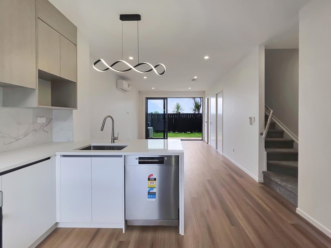 7 Cindy Place, Pakuranga, Auckland - Carousel 2