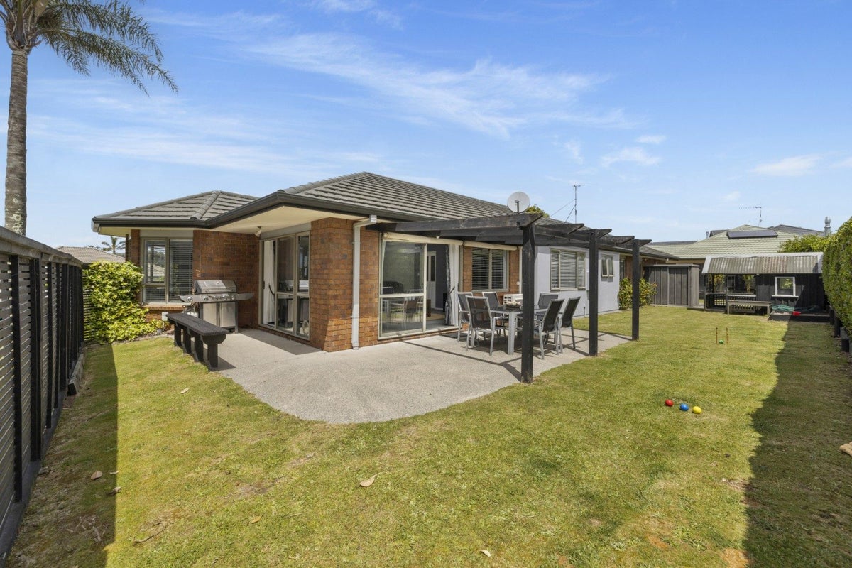 1 Brackenburn Drive, Ohauiti, Tauranga - Carousel 2