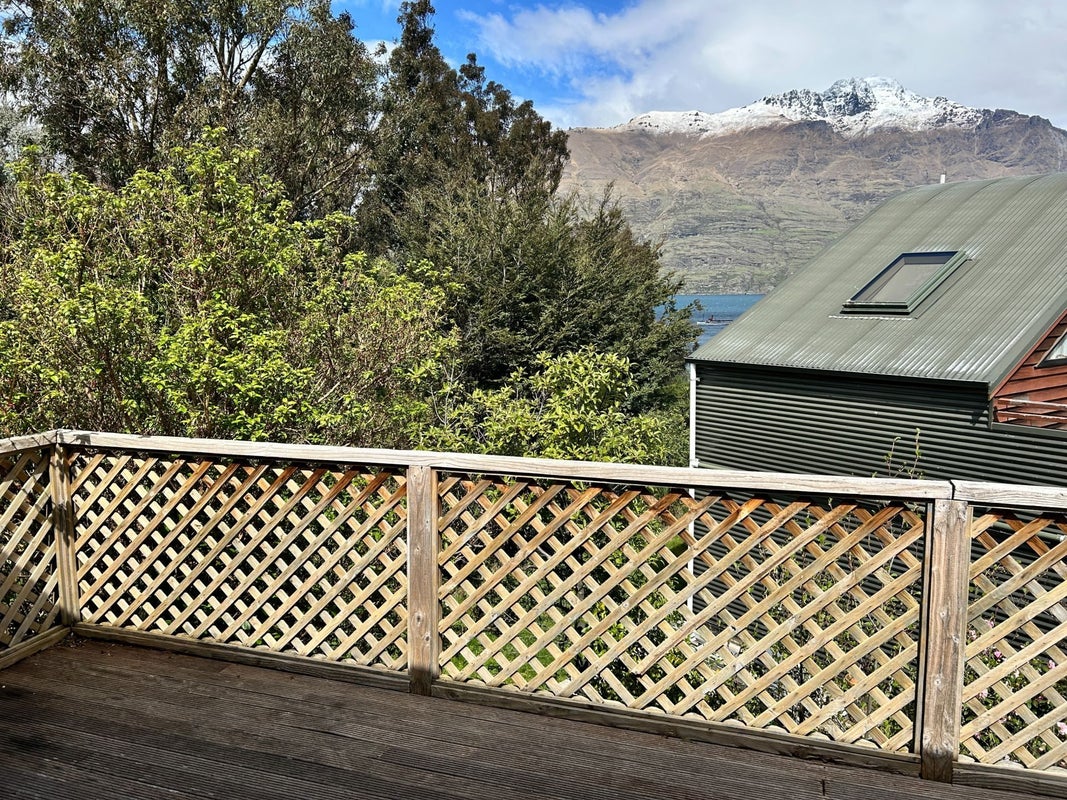 8 Evergreen Place, Sunshine Bay, Queenstown - Carousel 13