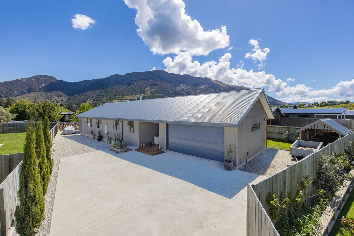 11 Teal Place, Wanaka - Carousel 15