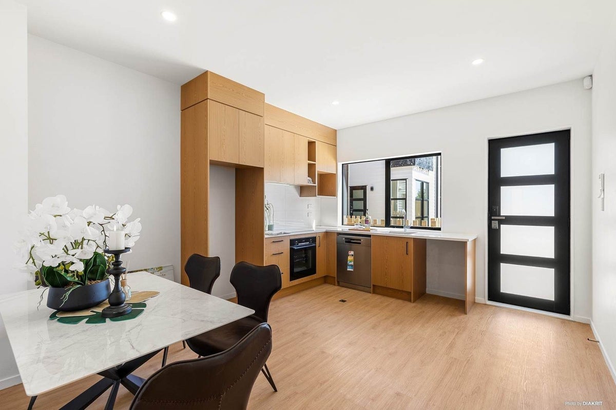 2 Hadlow Terrace, Grey Lynn, Auckland - Carousel 2