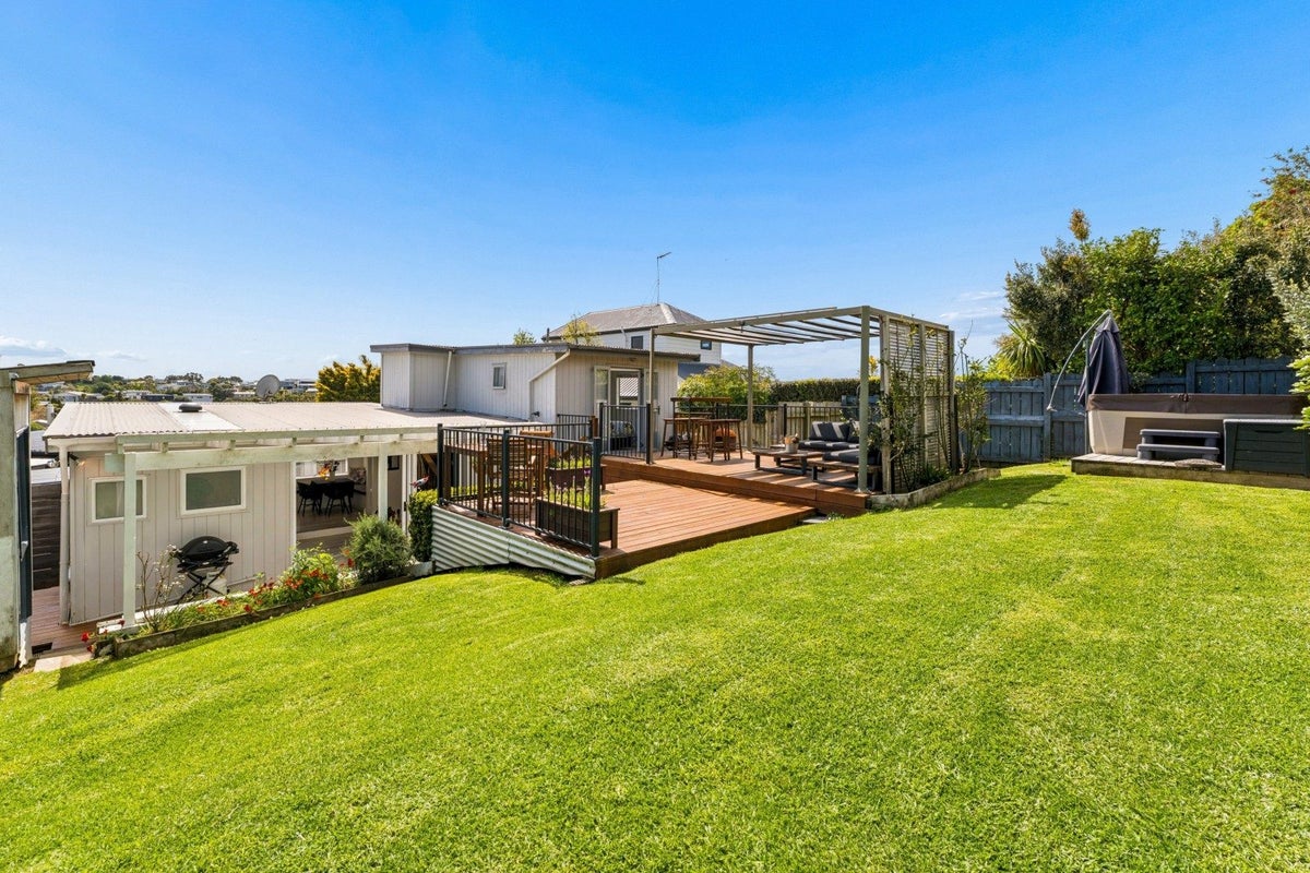 52B Bay Street, Red Beach, Rodney, Auckland - Carousel 1
