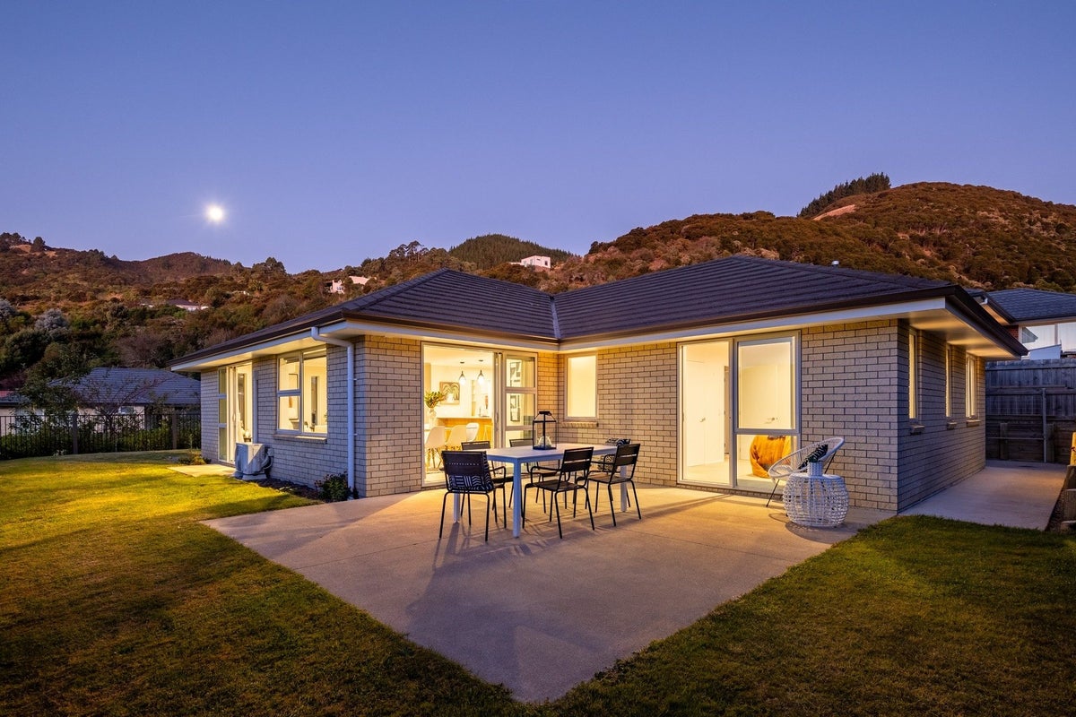6 Devenish Place, Atawhai, Nelson - Carousel 1