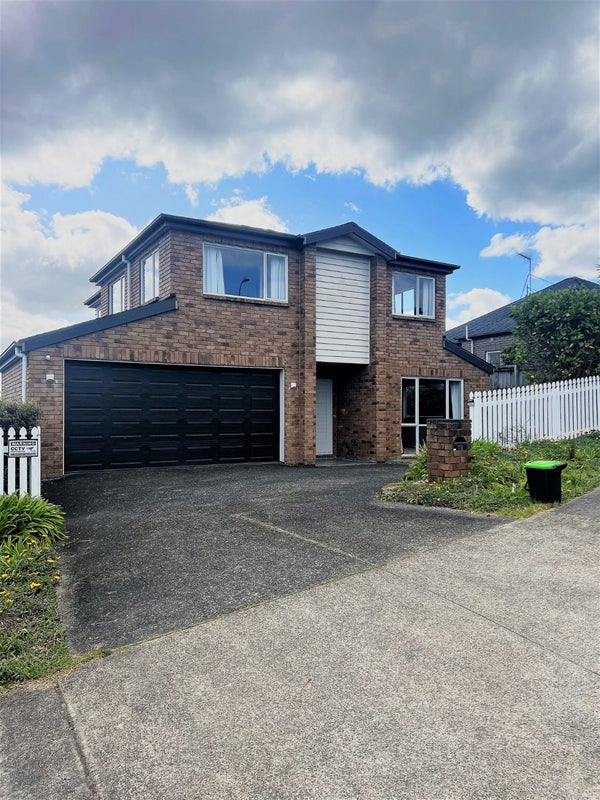 18 Mulroy Place, Pinehill, Auckland - Carousel 1