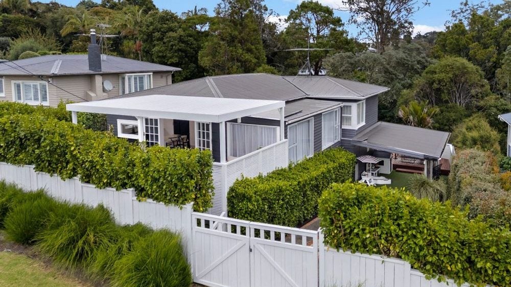 42 Tiri Tiri Road, Birkdale, Auckland - Carousel 1