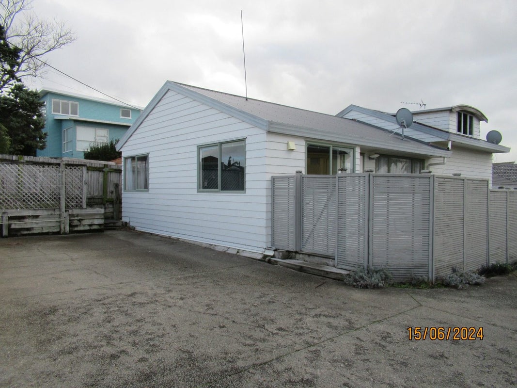 53 Knights Road, Rothesay Bay, Auckland - Carousel 1