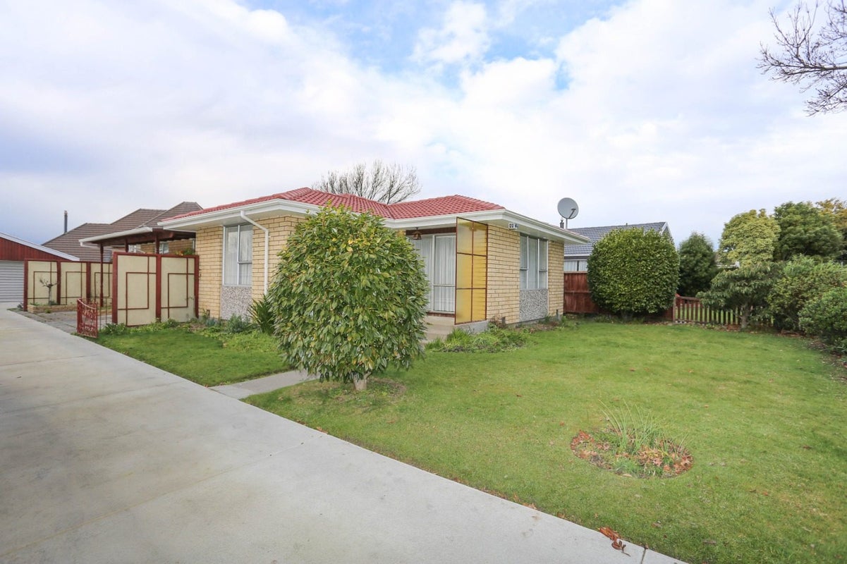6 Karnak Crescent, Russley, Christchurch - Carousel 1