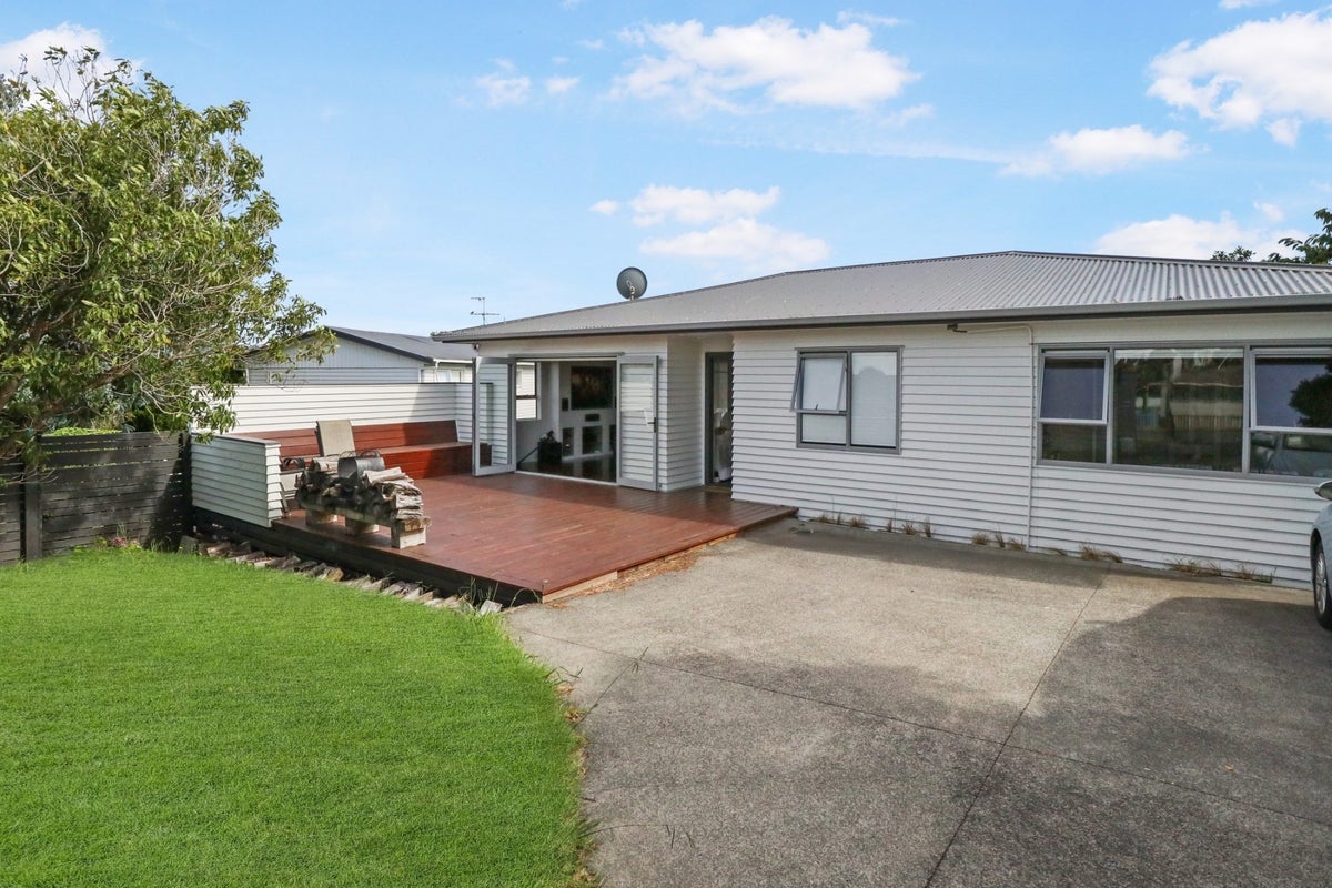 1/41 Baird Street, Howick, Auckland - Carousel 1