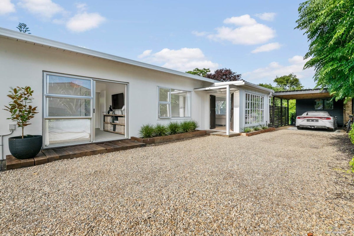 114B The Circle, Manly, Whangaparaoa - Carousel 1