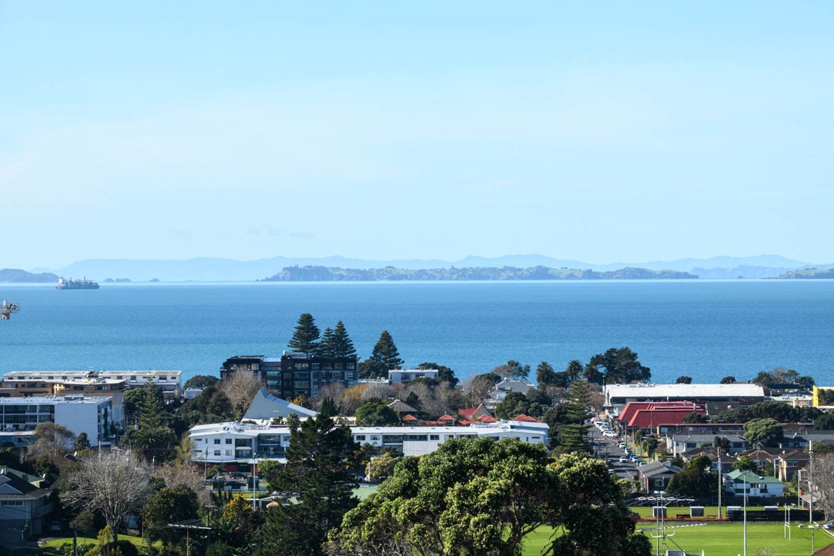 69B Sartors Avenue, Browns Bay, Auckland - Carousel 2