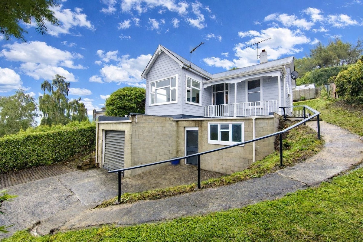 17 Farley Street, Kaikorai, Dunedin - Carousel 1