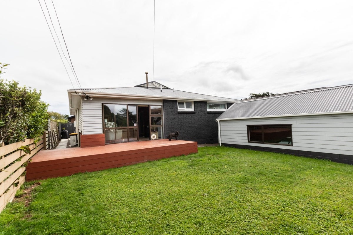 9 Pinkerton Grove, Newlands, Wellington - Carousel 1