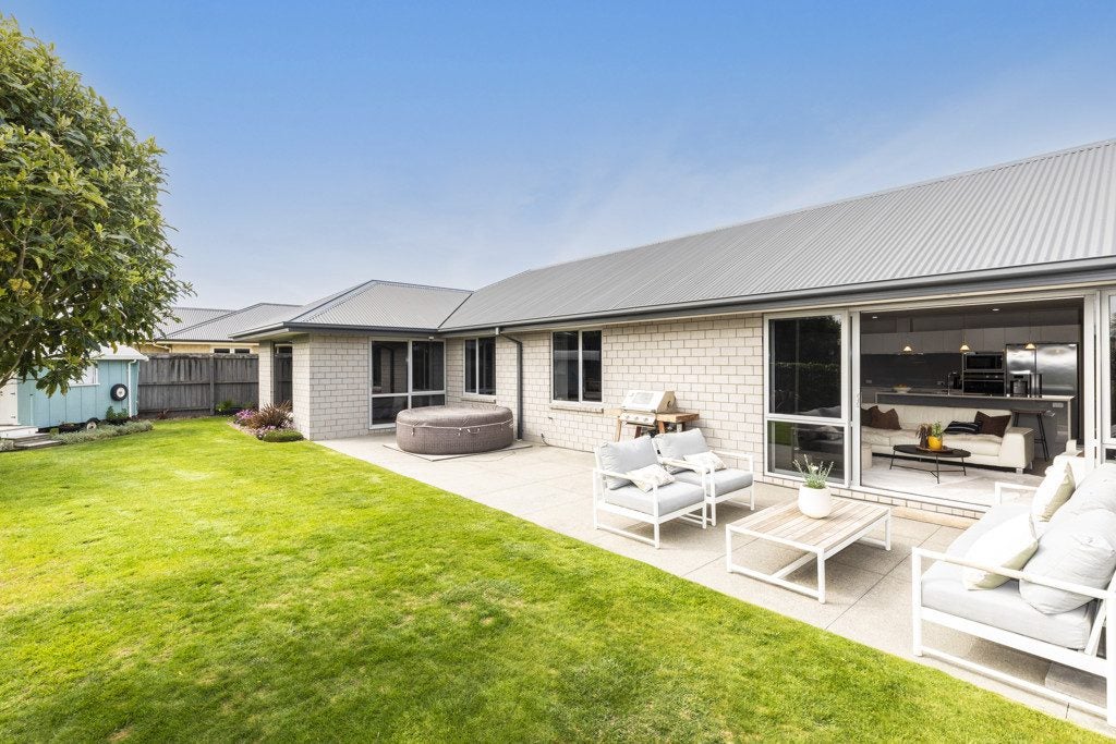 71 Rannoch Drive, Broomfield, Christchurch - Carousel 1