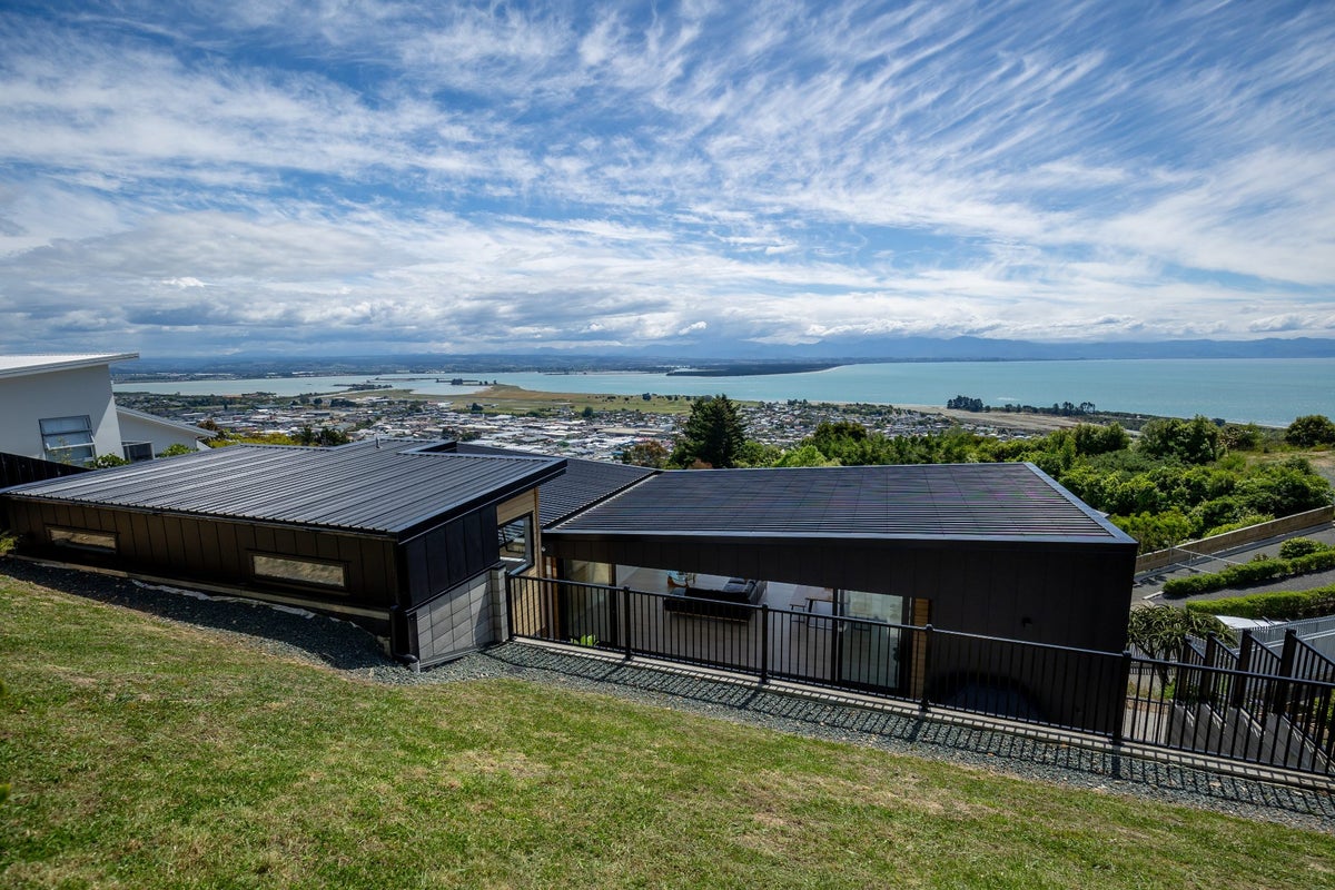 24 Commodore Place, Britannia Heights, Nelson - Carousel 24