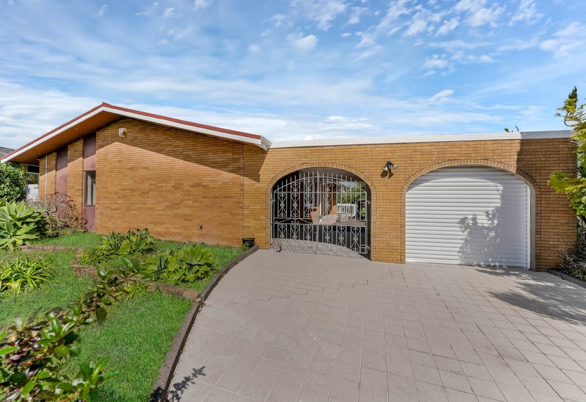 26 Maugham Drive, Bucklands Beach, Auckland - Carousel 1