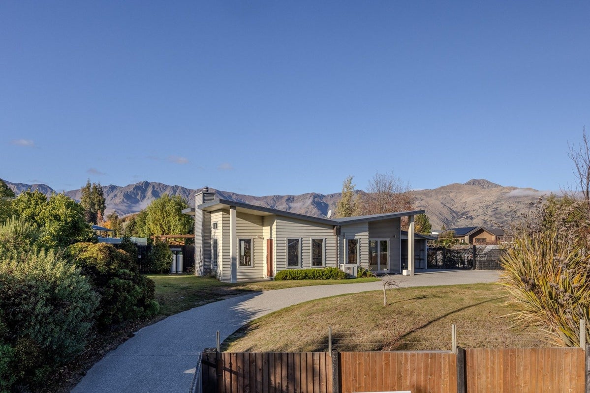 7 Ellie Place, Wanaka - Carousel 2