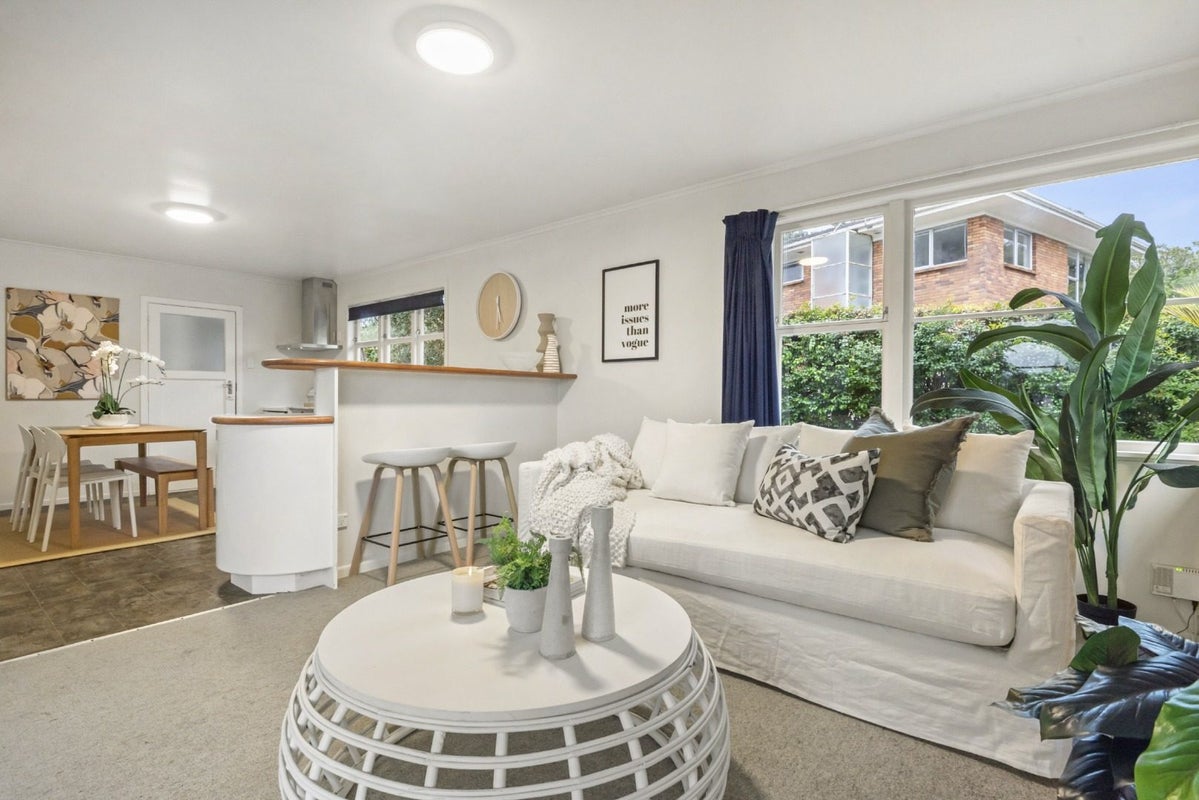 72 Blakeborough Drive, Forrest Hill, Auckland - Carousel 2