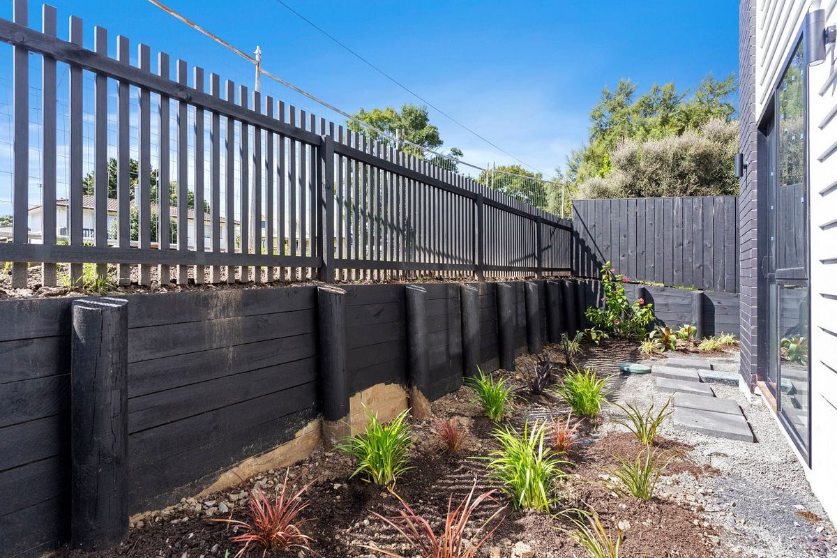 101A Beach Road, Castor Bay, Auckland - Carousel 21