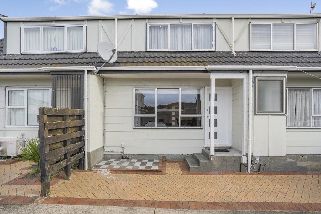 4/6 Richmond Street, Petone, Lower Hutt - Carousel 17