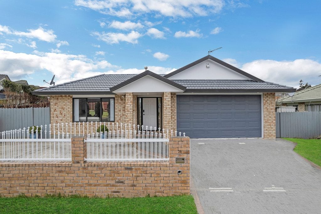 26 Glenveagh Park Drive, Weymouth, Auckland - Carousel 1