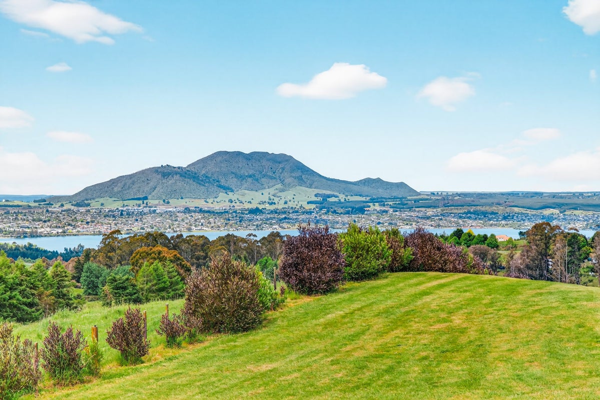 8 Lens Way, Acacia Bay, Taupo - Carousel 1