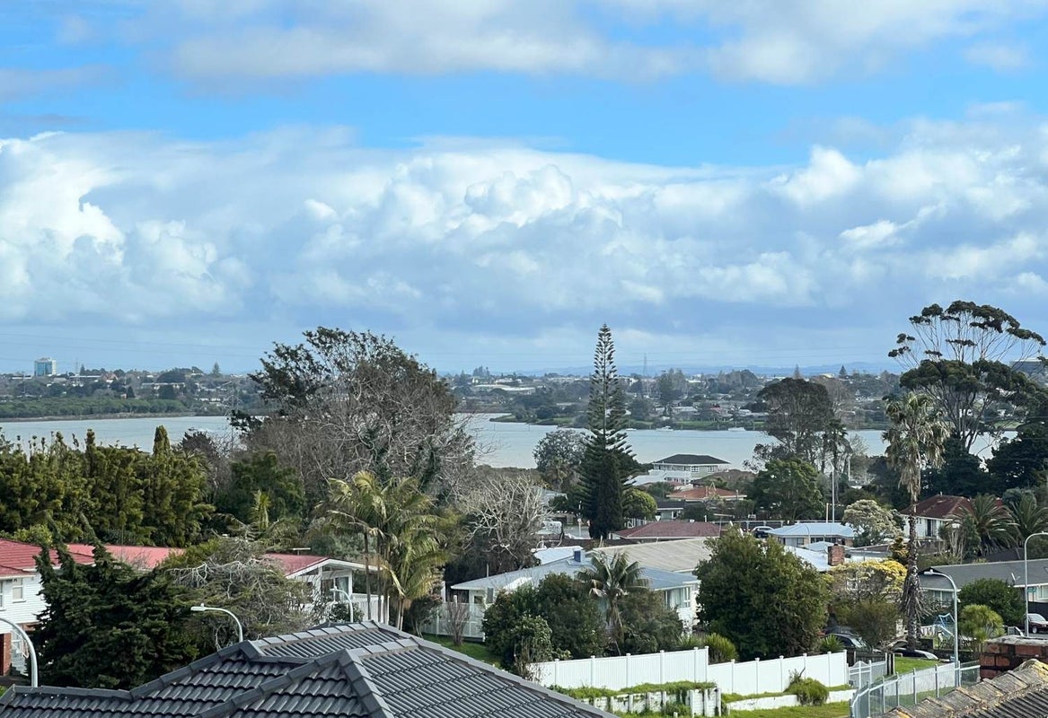 6/27 Carole Crescent, Pakuranga, Auckland - Carousel 2