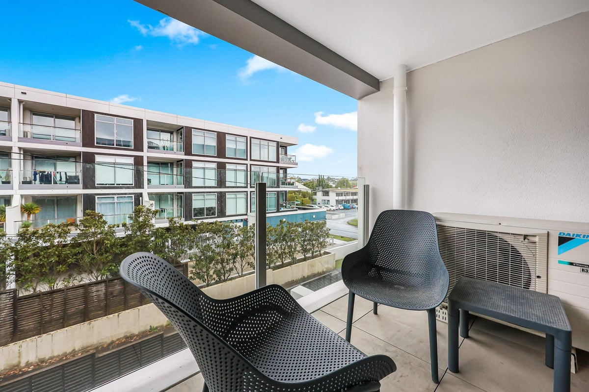 206/25 Bute Road, Browns Bay, Auckland - Carousel 2