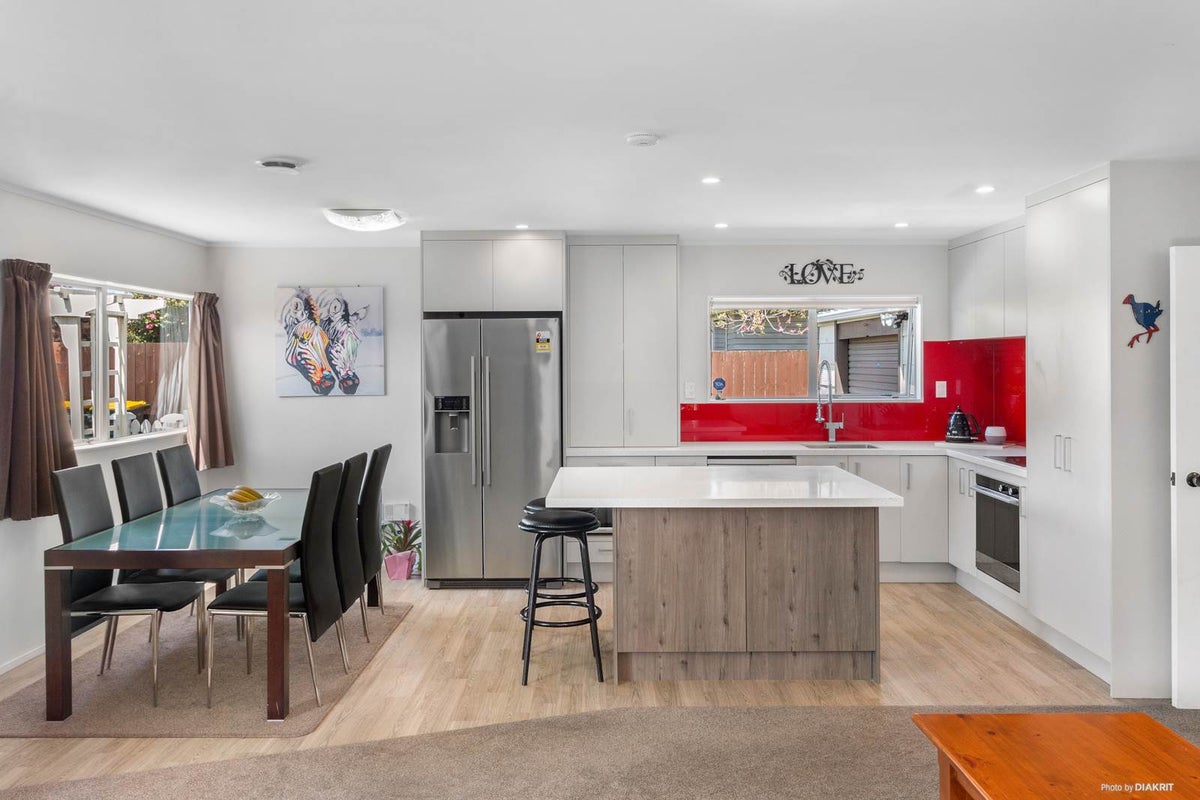 38 Challen Close, Conifer Grove, Takanini - Carousel 2